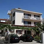 In 50 * Malinska