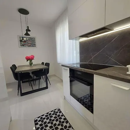 Apartment In 50 *