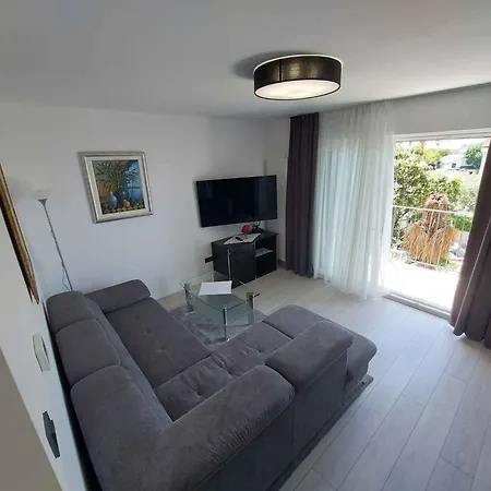 Apartment In 50 *