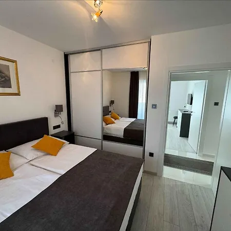 Apartment In 50