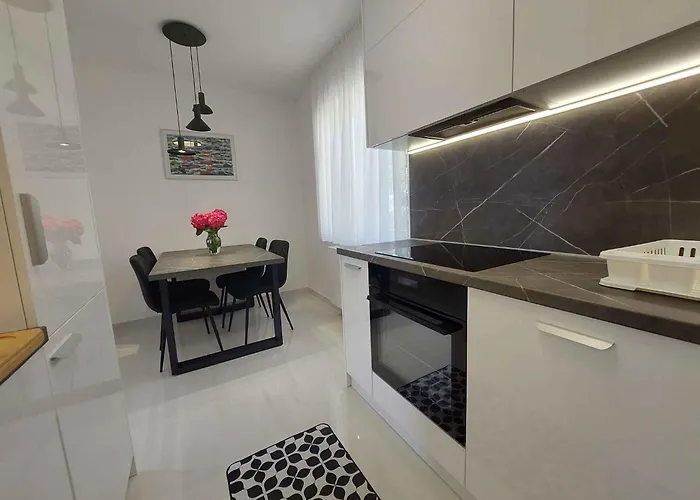 Apartament In 50 *