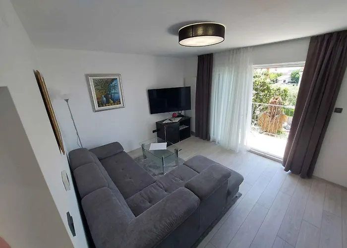 Apartament In 50 *